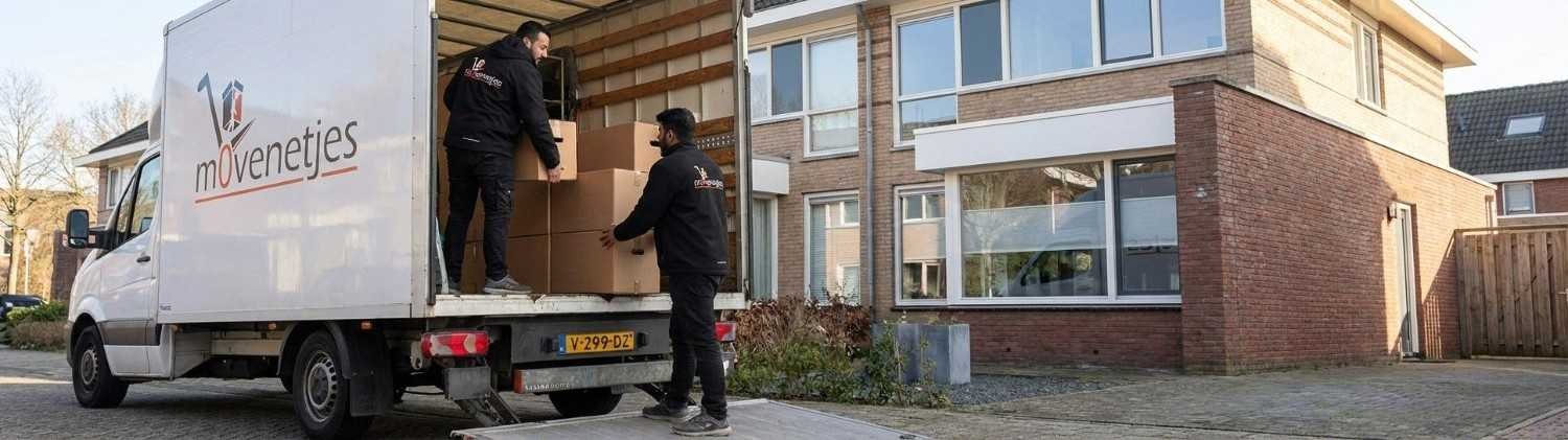 Movenetjes Verhuisbedrijf Utrecht, verhuizers laden verhuisdozen
